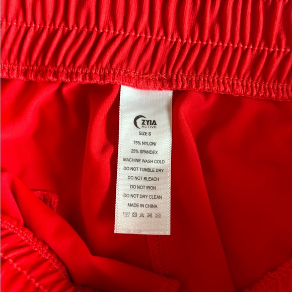 Adorable red zyia jogger pants with zipper detail. Size small. - Picture 3 of 3